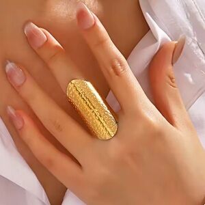 Elegant Gold Hammered Ring (R19)